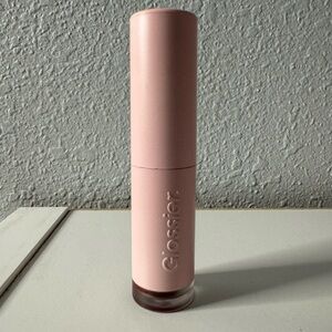 Glossier G Suit shade Shift